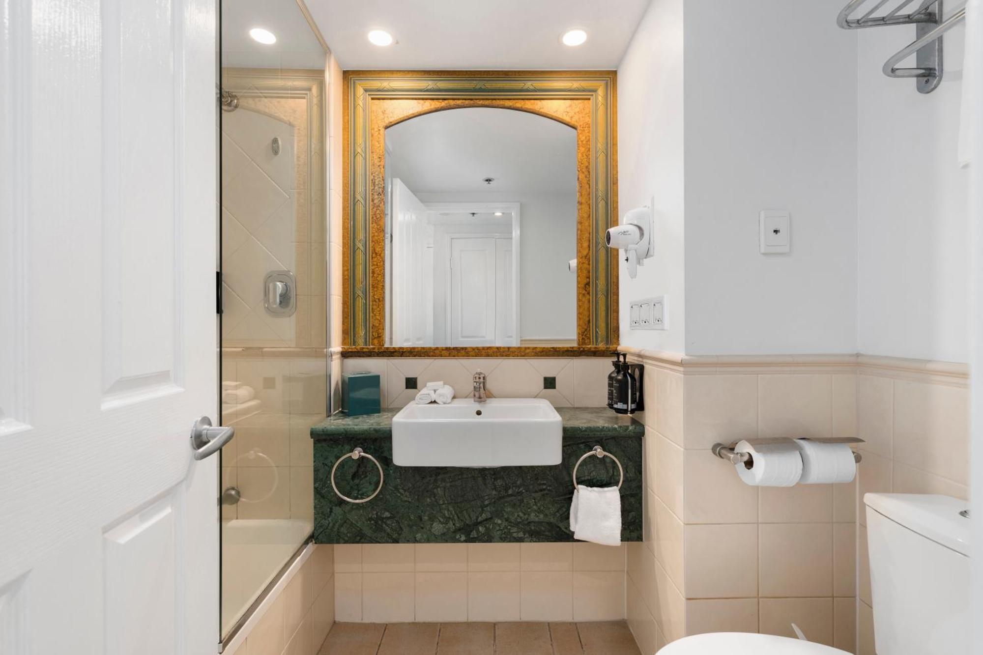 Legends Apartments - Qstay Gold Coast Exterior photo