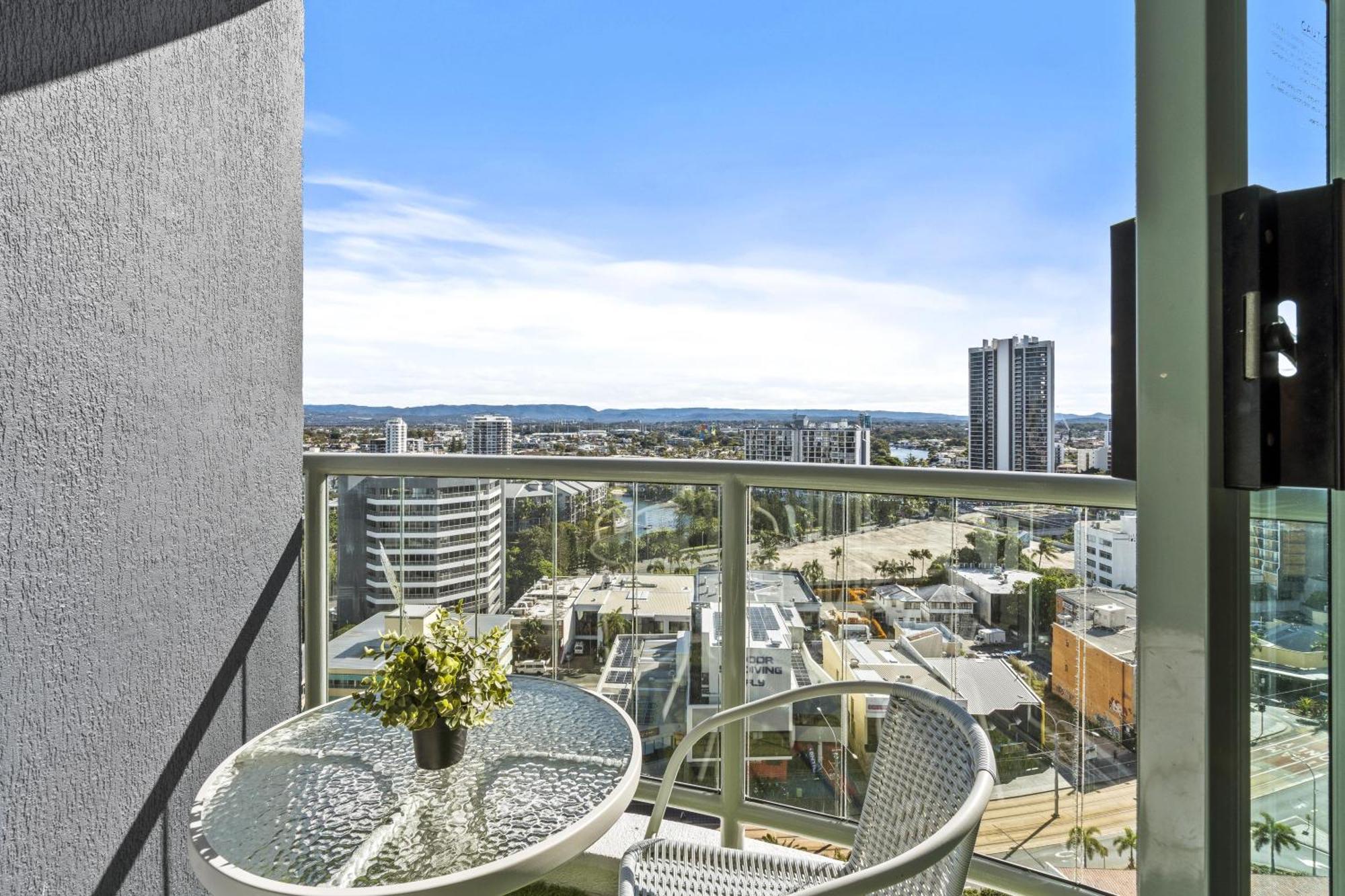 Legends Apartments - Qstay Gold Coast Exterior photo