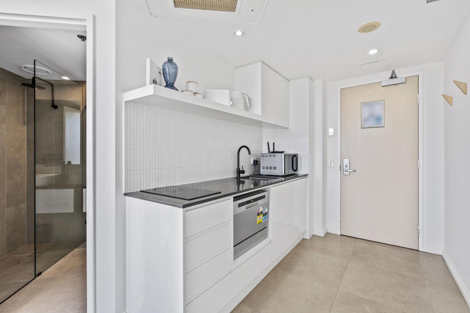 Legends Apartments - Qstay Gold Coast Exterior photo