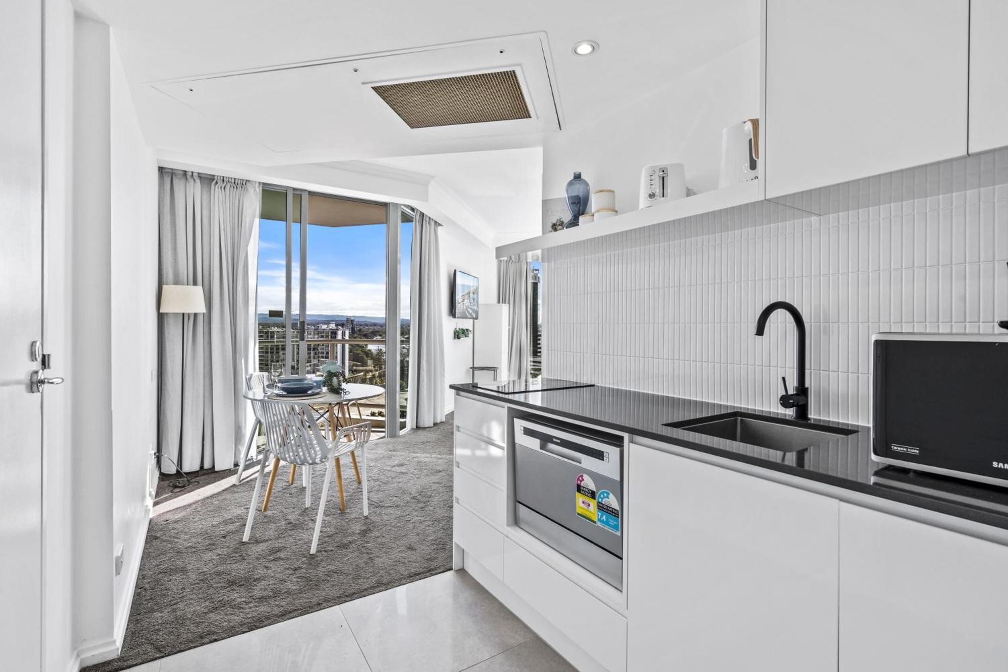Legends Apartments - Qstay Gold Coast Exterior photo